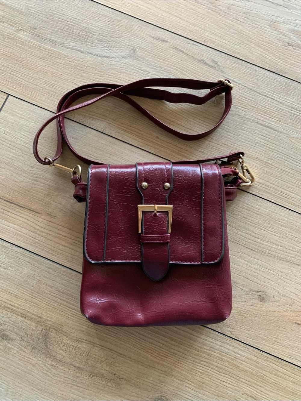 Midsize Burgundy Crossbody Bag for dopamine dressing or true fall colorimetry